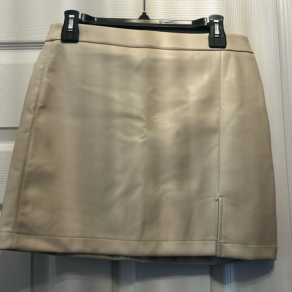 Rewash Faux Leather Cream Color Mini Skirt Size Medium